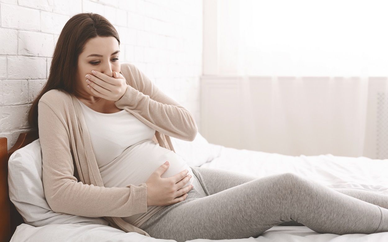 Einer schwangeren Frau ist übel