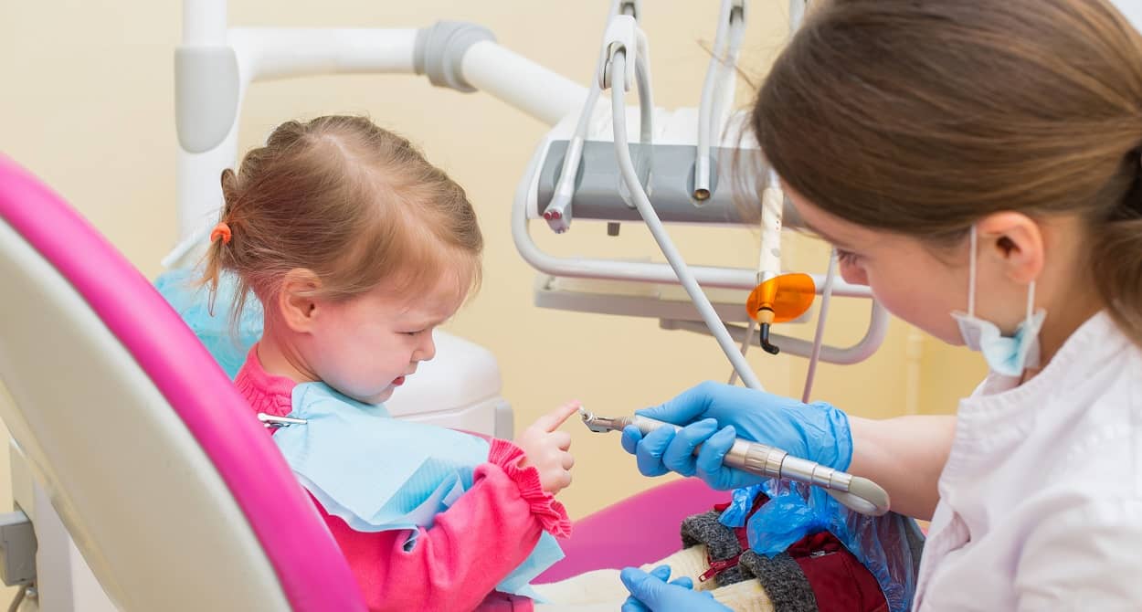 Kind hat keine Angst vor dem Zahnarzt