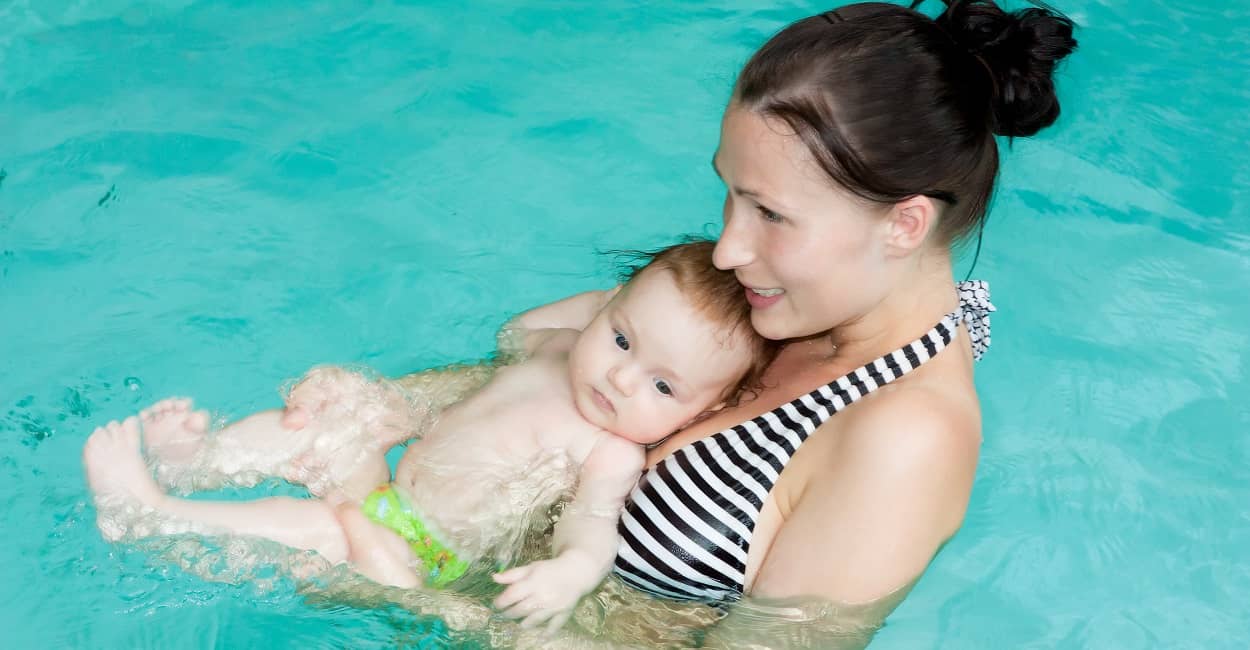 Schwimmwindeln für das Babyschwimmen