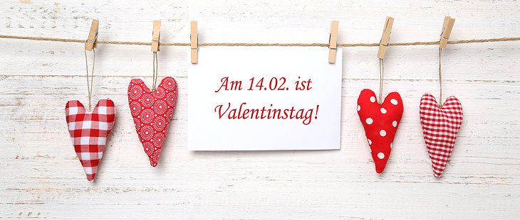 Herzen und Schriftzug Valentinstag