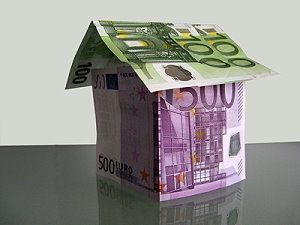 Haus aus Geldscheinen