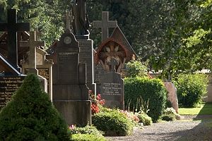 Blick auf einen Friedhof