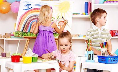 Kinder malen Bilder