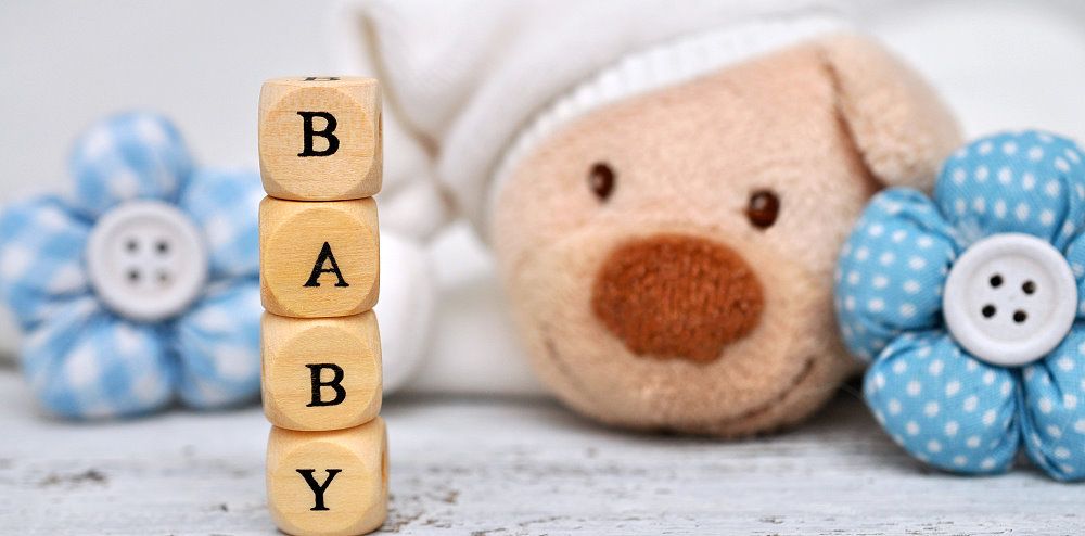 Babyspielzeug und das Wort Baby