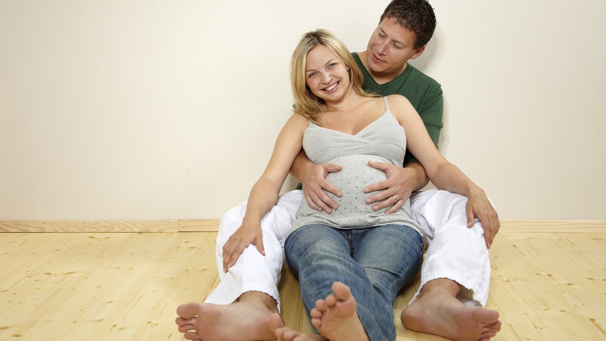 Schwangere in der 26. SSW beim Geburtsvorbereitungskurs