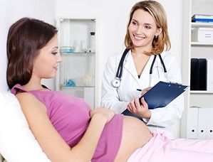 Schwangere bei der Vorsorgeuntersuchung