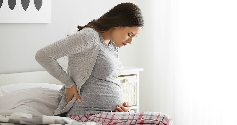 Schwangere hat Rückenschmerzen