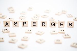 Buchstaben bilden das Wort Asperger
