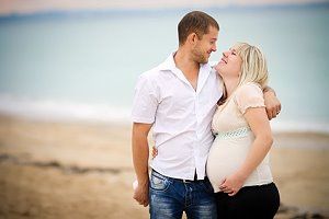 Schwangere mit ihrem Partner