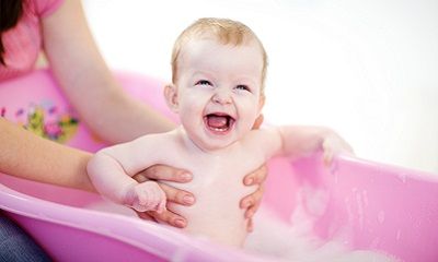 Wie oft das Baby baden?