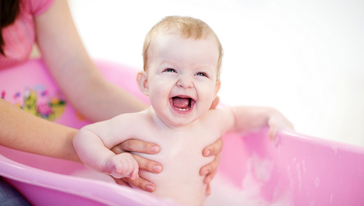 Wie oft sollte man ein Baby baden?