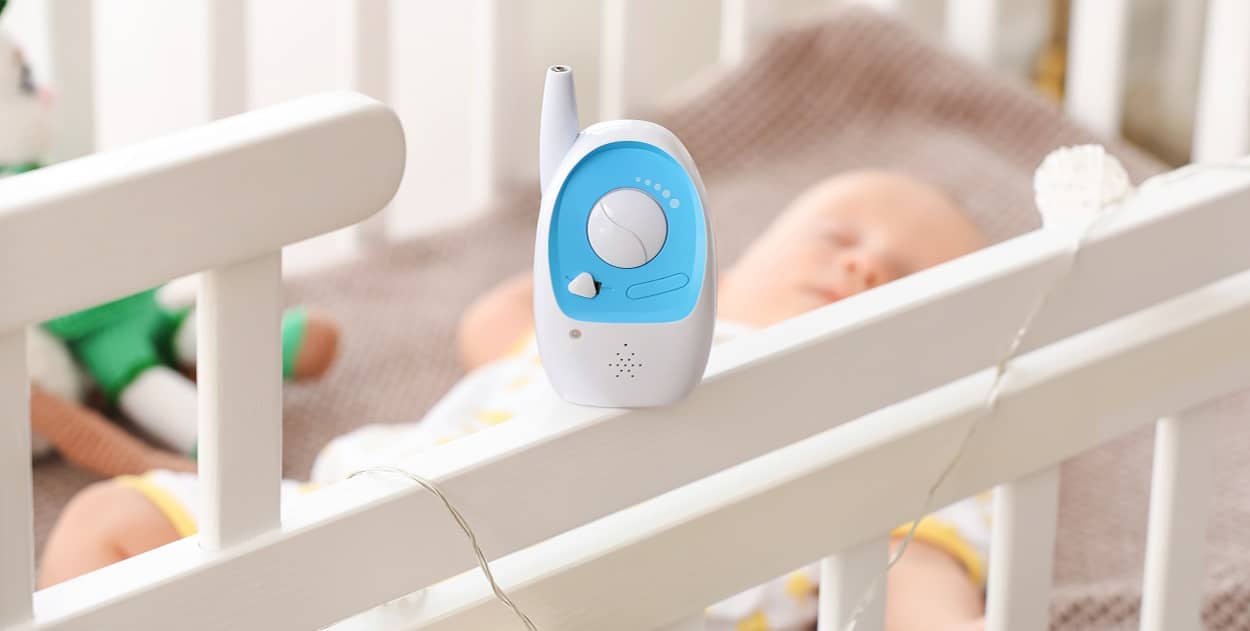 Das Babyphone überwacht Babys Schlaf