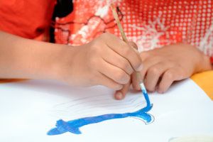 Kindergartenenglisch und andere Fremdsprachen lernen beim Malen