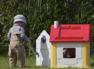 Spielhaus für den Garten aus Kunststoff