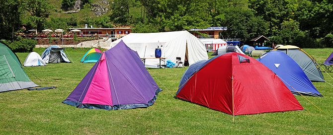 Zelte auf einem Campingplatz